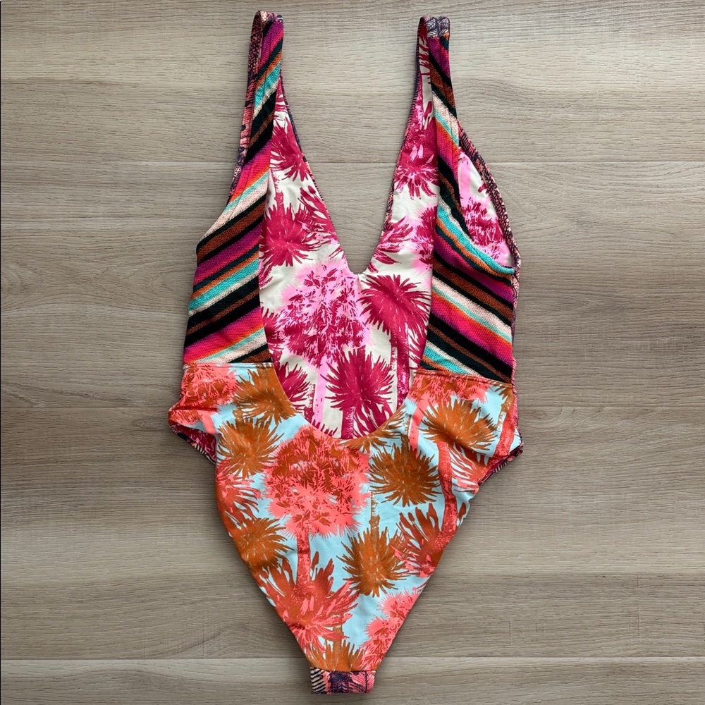 MAAJI - Pluma Bluma One Piece Reversible Swimsuit - Picture 8 of 15